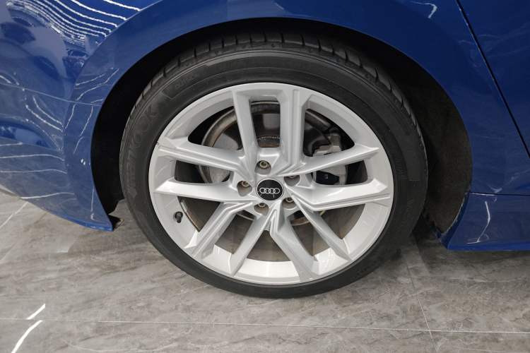 Used Audi A5 2023 Sportback 40 TFSI Fashionable and Dynamic Model Right Rear Wheel Hub