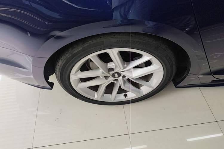 Used Audi A5 2023 Sportback 40 TFSI Fashionable and Dynamic Model Right Rear Wheel Hub
