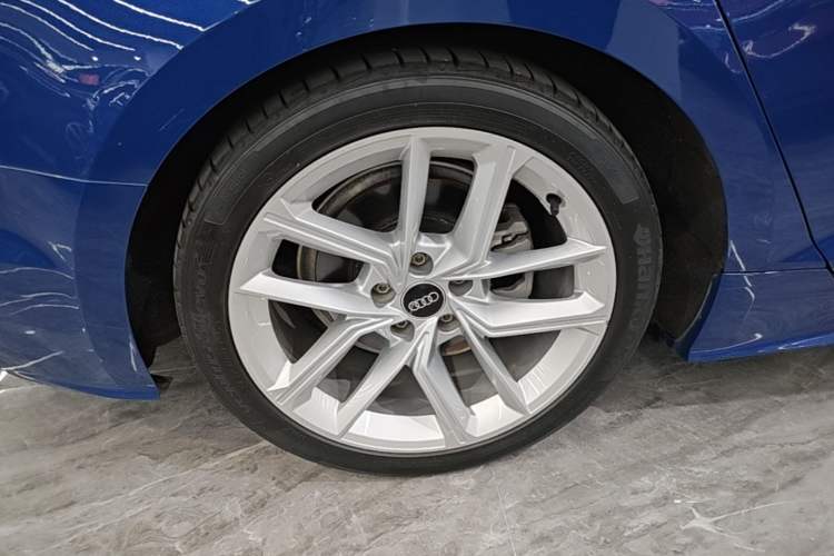 Used Audi A5 2023 Sportback 40 TFSI Fashionable and Dynamic Model Right Rear Wheel Hub
