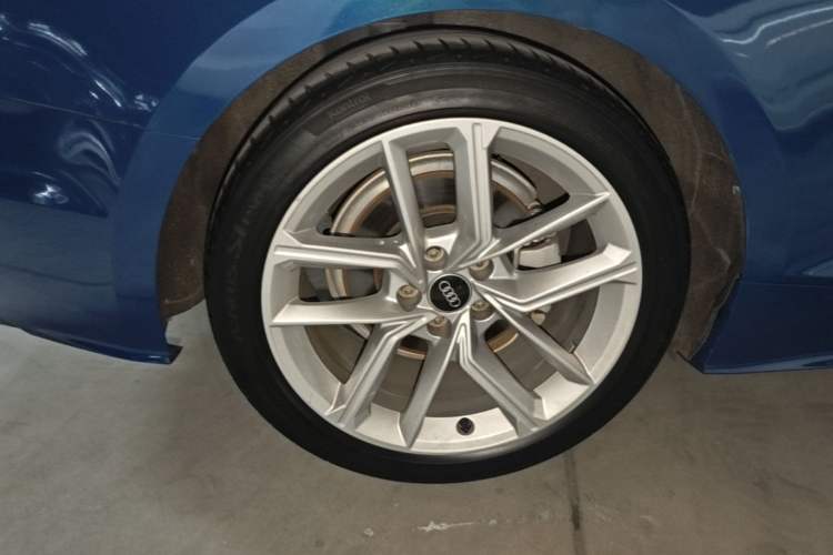 Used Audi A5 2023 Coupe 40 TFSI Fashionable and Dynamic Model Right Rear Wheel Hub