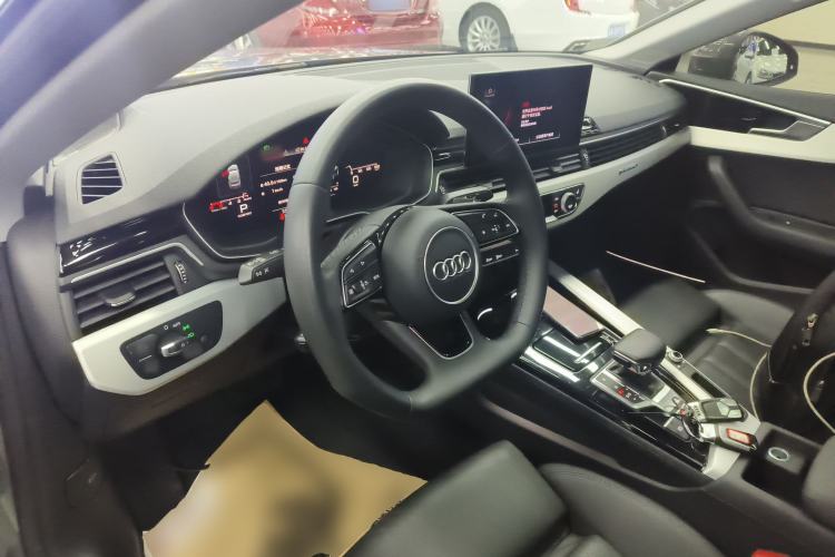 Used Audi A5 2023 Sportback 40 TFSI quattro Luxury Dynamic Edition Center Console