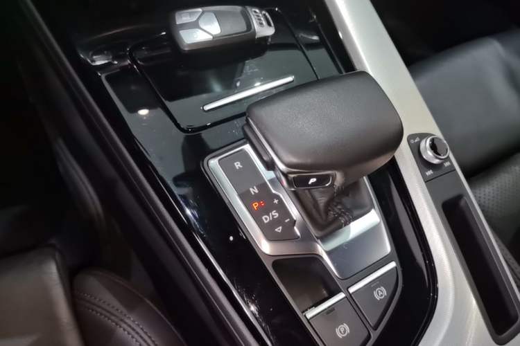 Used Audi A5 2023 Sportback 40 TFSI Fashionable and Dynamic Model Gear Lever