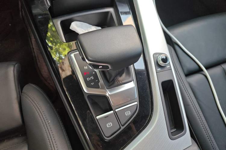 Used Audi A5 2023 Sportback 40 TFSI Fashionable and Dynamic Model Gear Lever