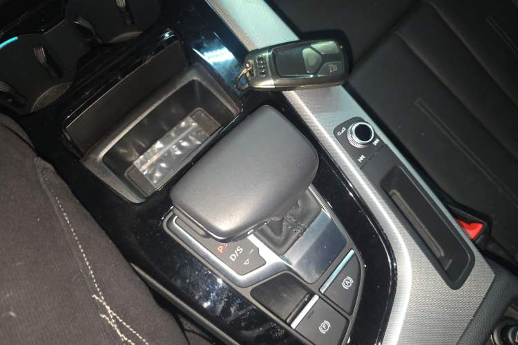Used Audi A5 2023 Coupe 40 TFSI Fashionable and Dynamic Model Gear Lever