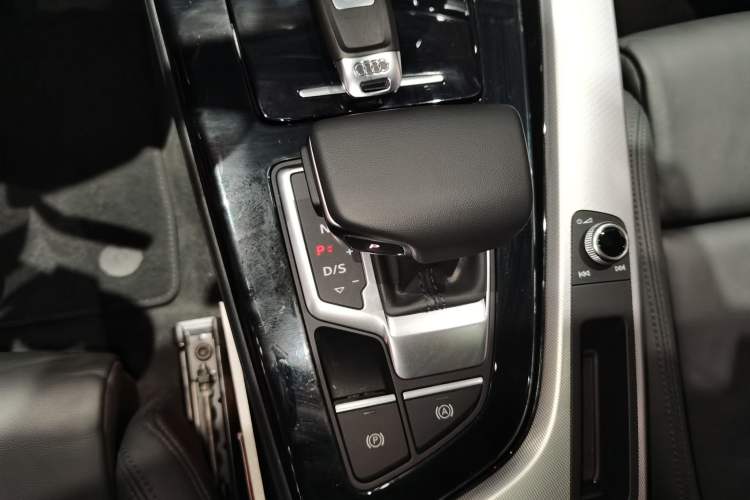 Used Audi A5 2023 Coupe 40 TFSI Fashionable and Dynamic Model Gear Lever