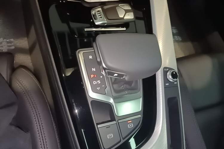 Used Audi A5 2023 Sportback 40 TFSI Fashionable and Dynamic Model Gear Lever