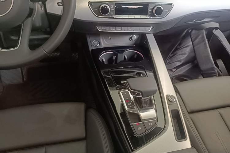 Used Audi A5 2023 Sportback 40 TFSI Fashionable and Dynamic Model Gear Lever