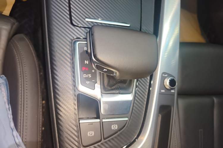 Used Audi A5 2023 Sportback 40 TFSI Fashionable and Dynamic Model Gear Lever