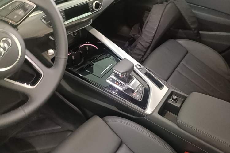 Used Audi A5 2023 Sportback 40 TFSI Fashionable and Dynamic Model Gear Lever