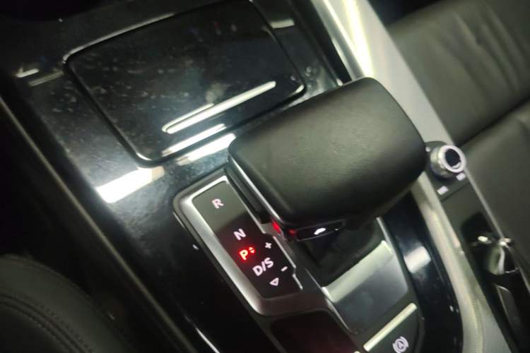 Used Audi A5 2023 Sportback 40 TFSI Fashionable and Dynamic Model Gear Lever