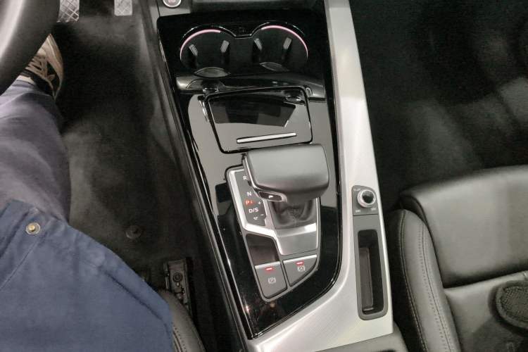Used Audi A5 2023 Sportback 40 TFSI Fashionable and Dynamic Model Gear Lever