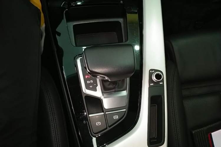 Used Audi A5 2023 Sportback 40 TFSI quattro Luxury Dynamic Edition Gear Lever