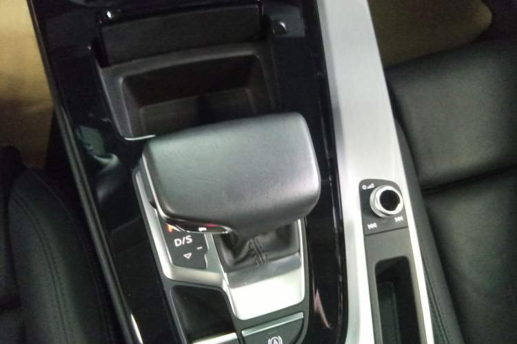 Used Audi A5 2023 Sportback 40 TFSI quattro Luxury Dynamic Edition Gear Lever