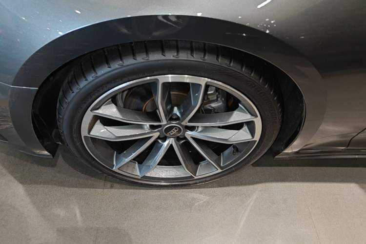 Used Audi A5 2023 Sportback 40 TFSI quattro Luxury Dynamic Edition Left Front Wheel Hub