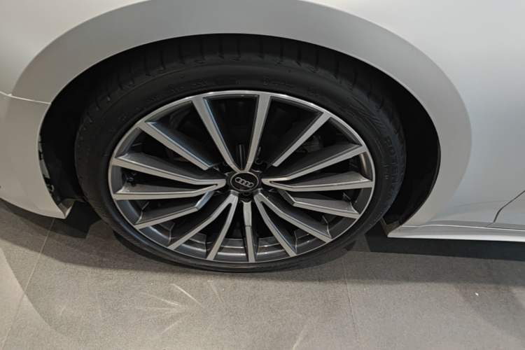 Used Audi A5 2023 Sportback 40 TFSI quattro Luxury Dynamic Edition Left Front Wheel Hub