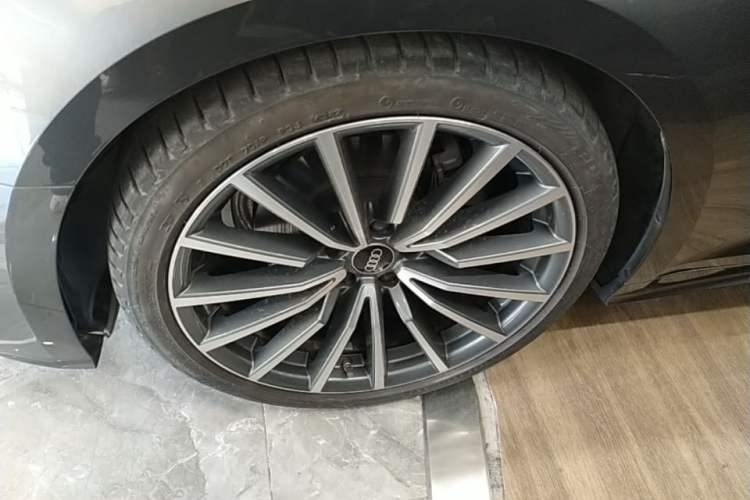 Used Audi A5 2023 Sportback 40 TFSI quattro Luxury Dynamic Edition Left Front Wheel Hub