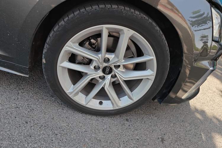 Used Audi A5 2023 Sportback 40 TFSI Fashionable and Dynamic Model Right Front Wheel Hub