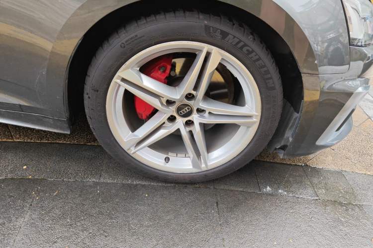 Used Audi A5 2023 Coupe 40 TFSI Fashionable and Dynamic Model Right Front Wheel Hub