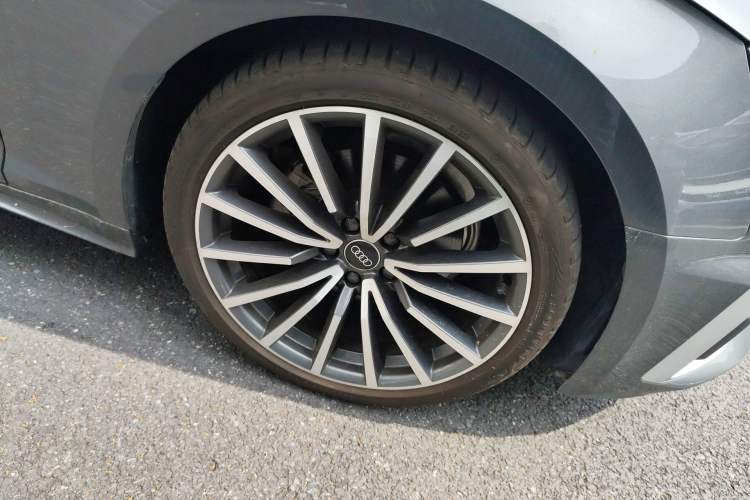 Used Audi A5 2023 Sportback 40 TFSI quattro Luxury Dynamic Edition Right Front Wheel Hub