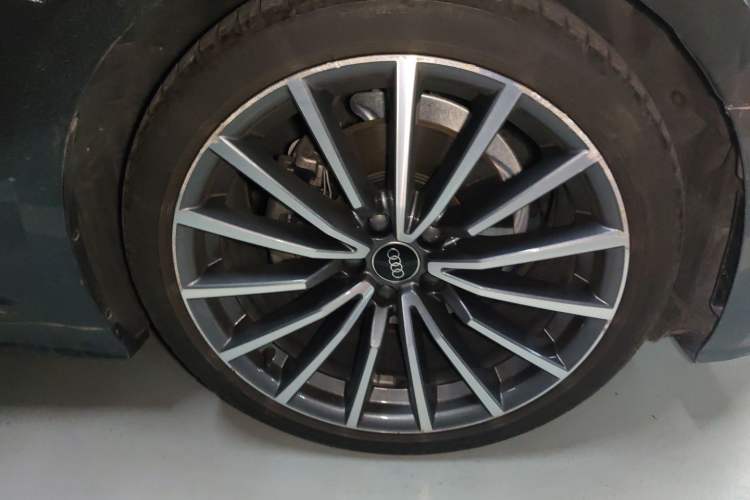 Used Audi A5 2023 Sportback 40 TFSI quattro Luxury Dynamic Edition Right Front Wheel Hub