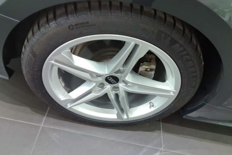 Used Audi A5 2023 Sportback 40 TFSI Fashionable and Dynamic Model Right Rear Wheel Hub