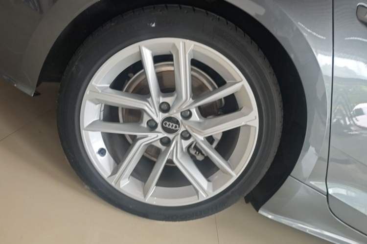 Used Audi A5 2023 Sportback 40 TFSI Fashionable and Dynamic Model Right Rear Wheel Hub