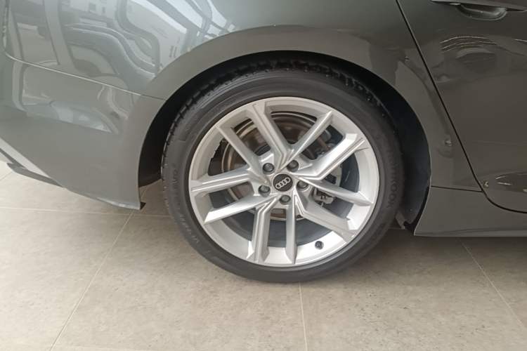 Used Audi A5 2023 Sportback 40 TFSI Fashionable and Dynamic Model Right Rear Wheel Hub