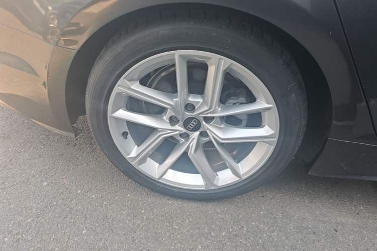 Used Audi A5 2023 Sportback 40 TFSI Fashionable and Dynamic Model Right Rear Wheel Hub