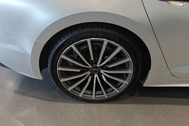 Used Audi A5 2023 Sportback 40 TFSI quattro Luxury Dynamic Edition Right Rear Wheel Hub