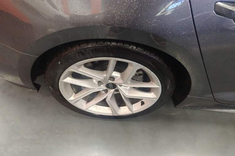 Used Audi A5 2023 Sportback 40 TFSI Fashionable and Dynamic Model Right Rear Wheel Hub