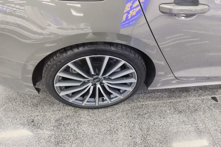 Used Audi A5 2023 Sportback 40 TFSI quattro Luxury Dynamic Edition Right Rear Wheel Hub