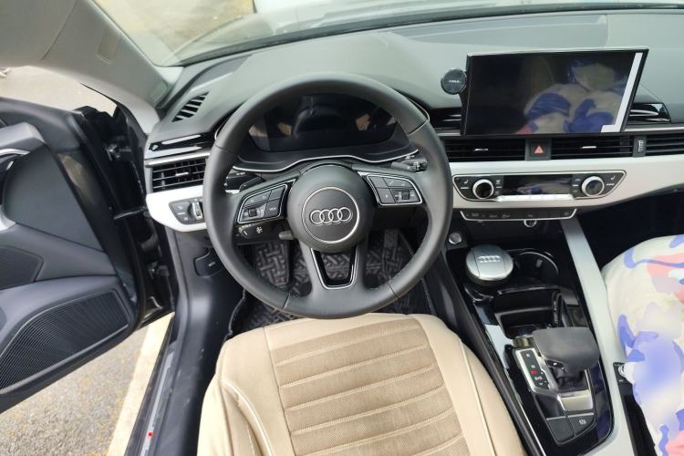 Used Audi A5 2023 Sportback 40 TFSI quattro Luxury Dynamic Edition Steering Wheel