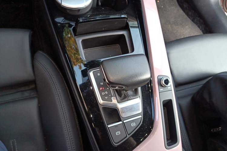 Used Audi A5 2023 Sportback 40 TFSI Fashionable and Dynamic Model Gear Lever