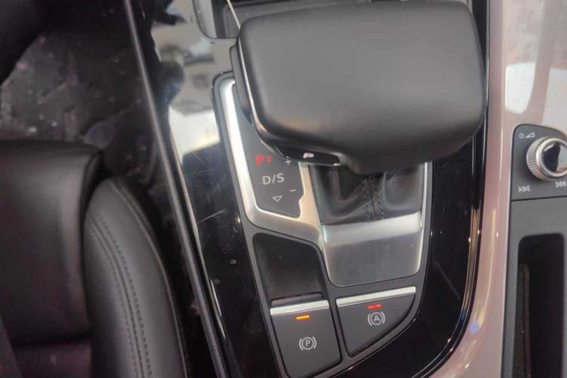 Used Audi A5 2023 Coupe 40 TFSI Fashionable and Dynamic Model Gear Lever