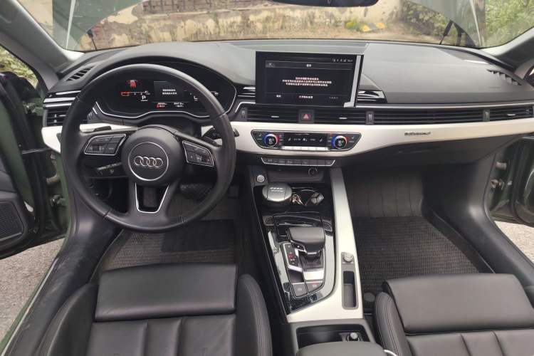 Used Audi A5 2023 Sportback 40 TFSI quattro Luxury Dynamic Edition Center Console