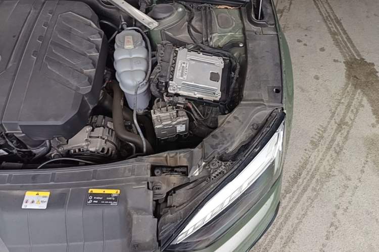 Used Audi A5 2023 Sportback 40 TFSI quattro Luxury Dynamic Edition Engine Bay Left