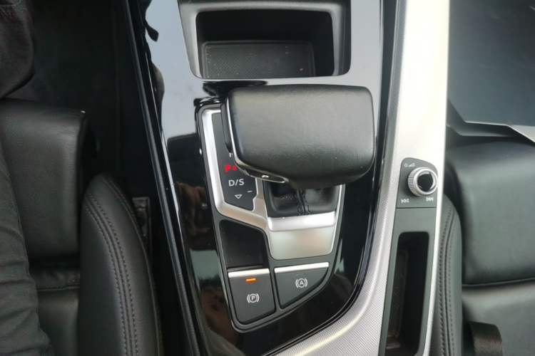 Used Audi A5 2023 Coupe 40 TFSI Fashionable and Dynamic Model Gear Lever