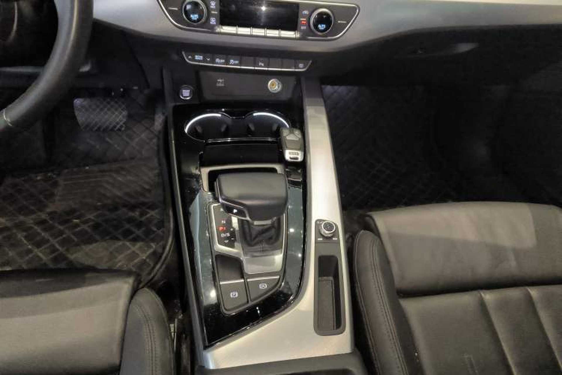 Used Audi A5 2023 Sportback 40 TFSI Fashionable and Dynamic Model Gear Lever