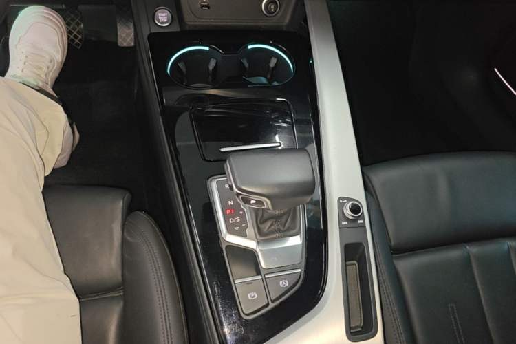 Used Audi A5 2023 Sportback 40 TFSI quattro Luxury Dynamic Edition Gear Lever