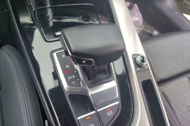 Used Audi A5 2023 Coupe 40 TFSI Fashionable and Dynamic Model Gear Lever
