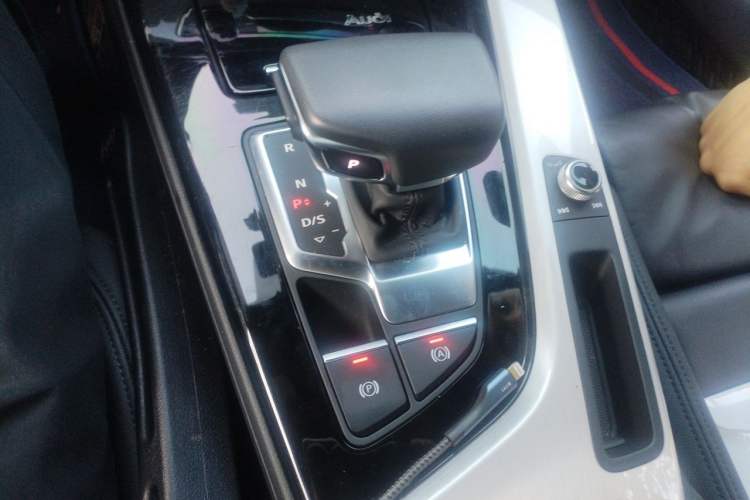 Used Audi A5 2023 Sportback 40 TFSI Fashionable and Dynamic Model Gear Lever