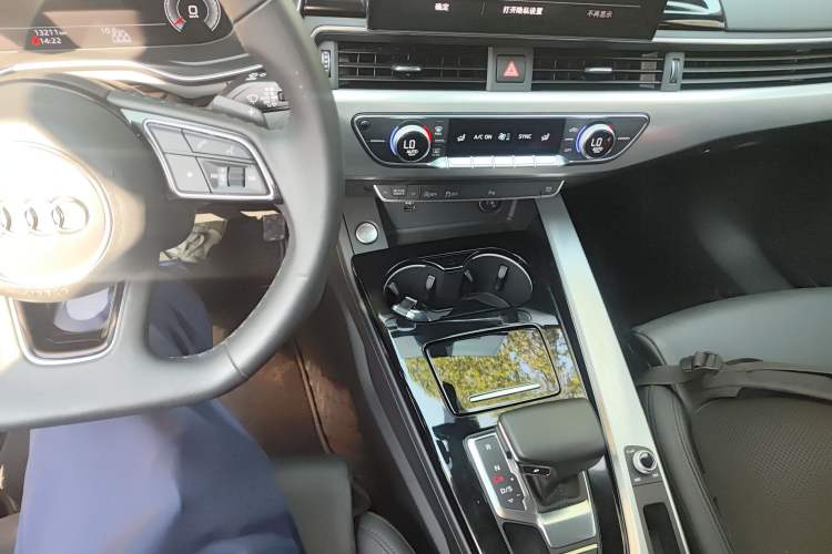 Used Audi A5 2023 Sportback 40 TFSI Fashionable and Dynamic Model Gear Lever