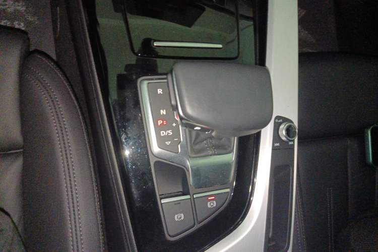 Used Audi A5 2023 Sportback 40 TFSI quattro Luxury Dynamic Edition Gear Lever
