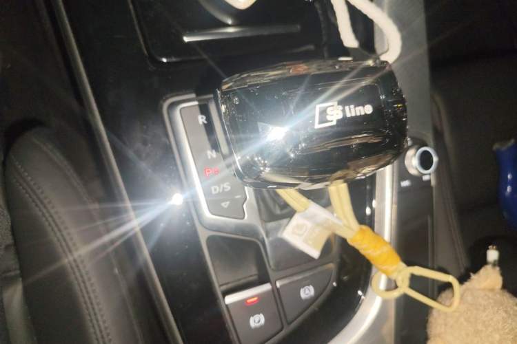 Used Audi A5 2023 Sportback 40 TFSI Fashionable and Dynamic Model Gear Lever