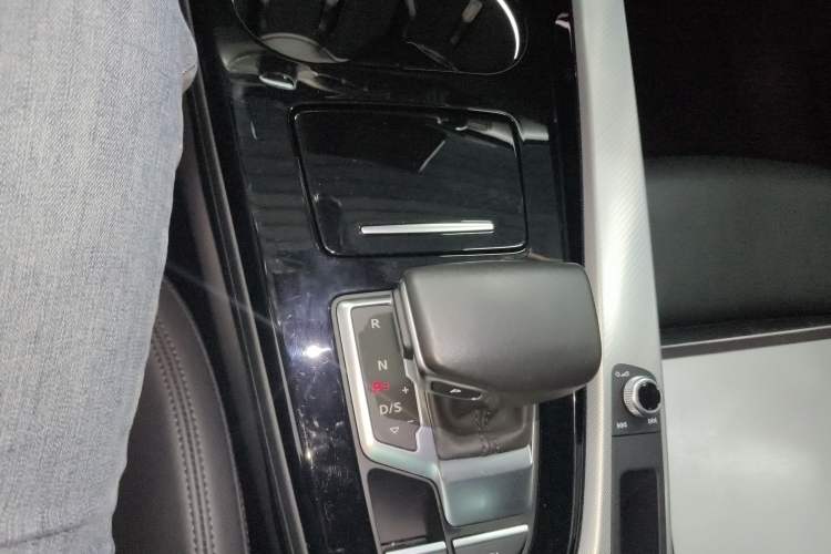 Used Audi A5 2023 Sportback 40 TFSI Fashionable and Dynamic Model Gear Lever
