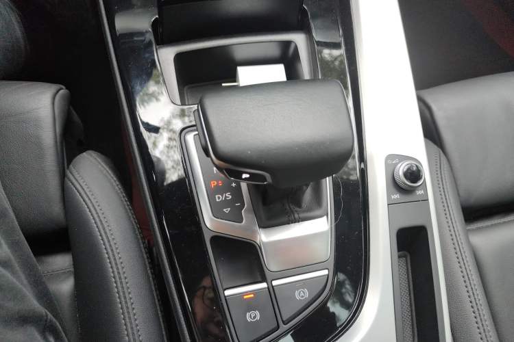 Used Audi A5 2023 Sportback 40 TFSI quattro Luxury Dynamic Edition Gear Lever