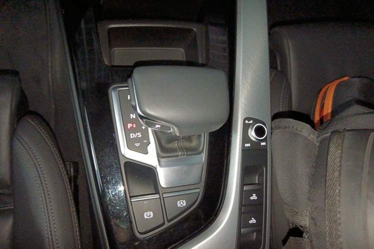 Used Audi A5 2023 Cabriolet 40 TFSI Fashion Dynamic Model Gear Lever