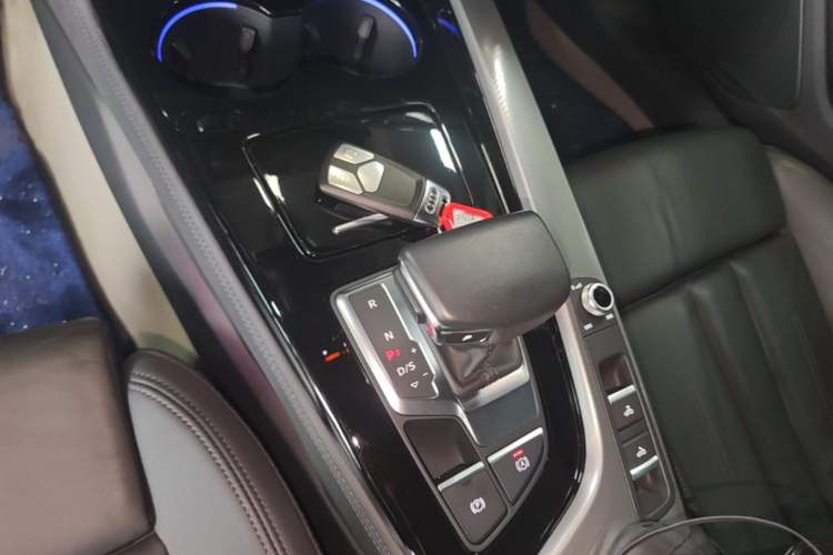Used Audi A5 2023 Cabriolet 40 TFSI Fashion Dynamic Model Gear Lever