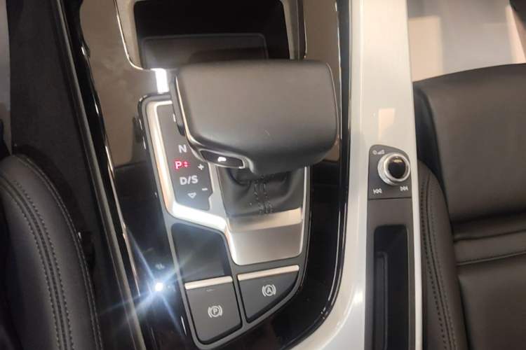 Used Audi A5 2023 Sportback 40 TFSI quattro Luxury Dynamic Edition Gear Lever