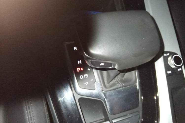 Used Audi A5 2023 Sportback 40 TFSI quattro Luxury Dynamic Edition Gear Lever